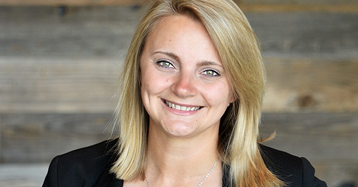 Anna L. Headshot