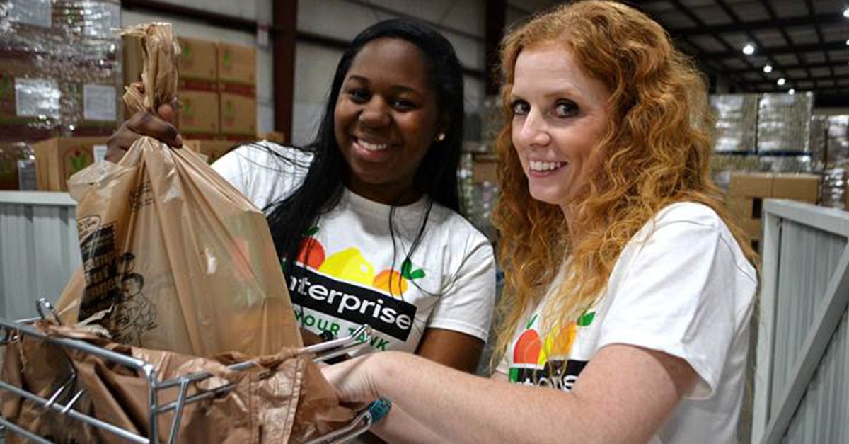 Enterprise Employee volunteers bagging groceries