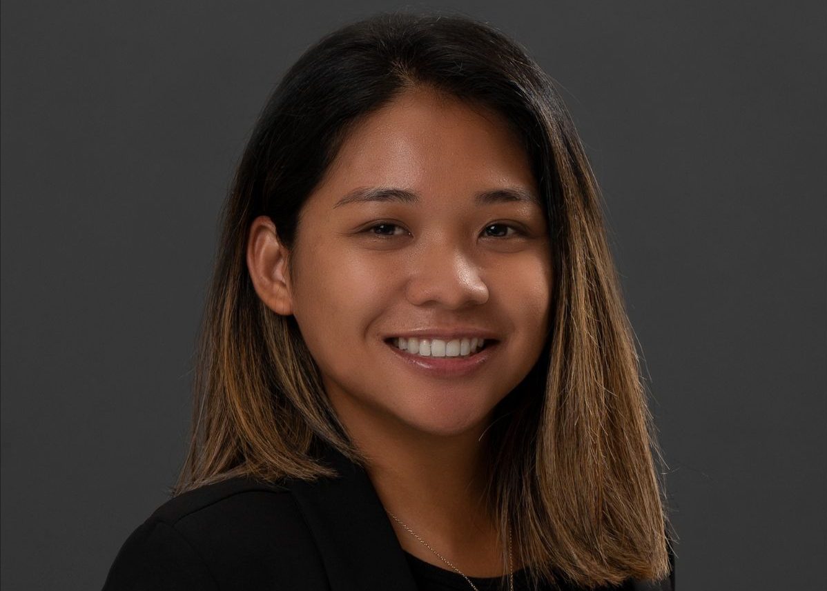 Blog Bio Photo Template - Roxanne L. 